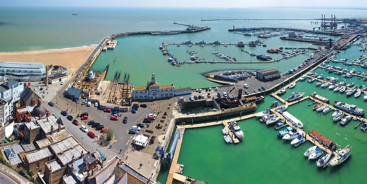 Sohot Stays The Royal Suite Harbour Views Sleeps 4 Ramsgate Exteriör bild